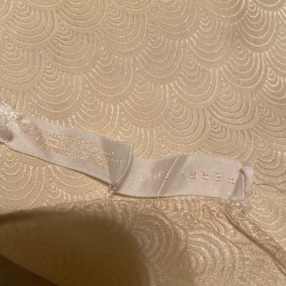 Geoffrey Beene Cream 100% Silk Opera Scarf - Picture 6 of 7